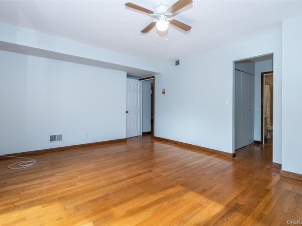 18 Windward Lane 17, Bronx NY 10464