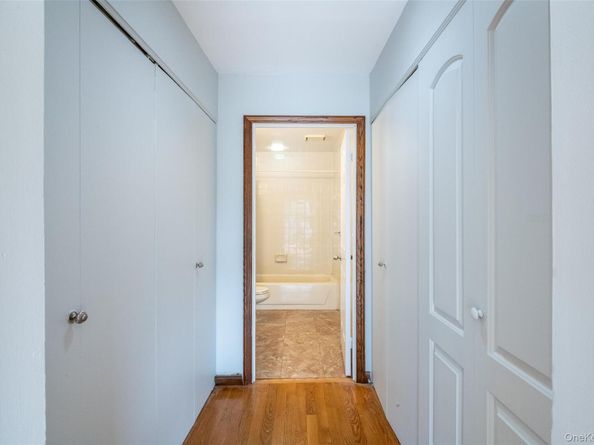 18 Windward Lane 17, Bronx NY 10464