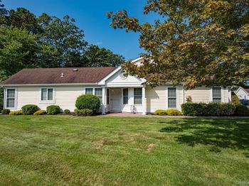 25 Douglaston Court