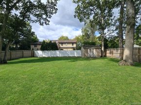 3 Candlestick Court, Dix Hills NY 11746