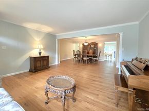 3 Candlestick Court, Dix Hills NY 11746