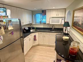 3 Candlestick Court, Dix Hills NY 11746