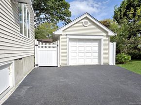 3 Candlestick Court, Dix Hills NY 11746