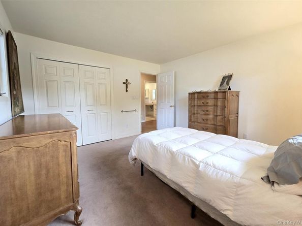 3 Candlestick Court, Dix Hills NY 11746