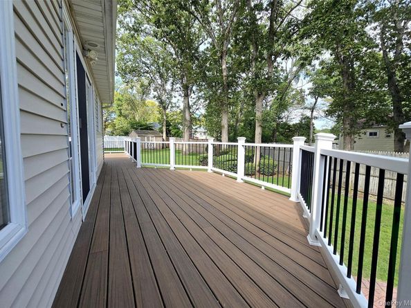 3 Candlestick Court, Dix Hills NY 11746