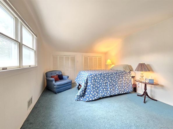 3 Candlestick Court, Dix Hills NY 11746