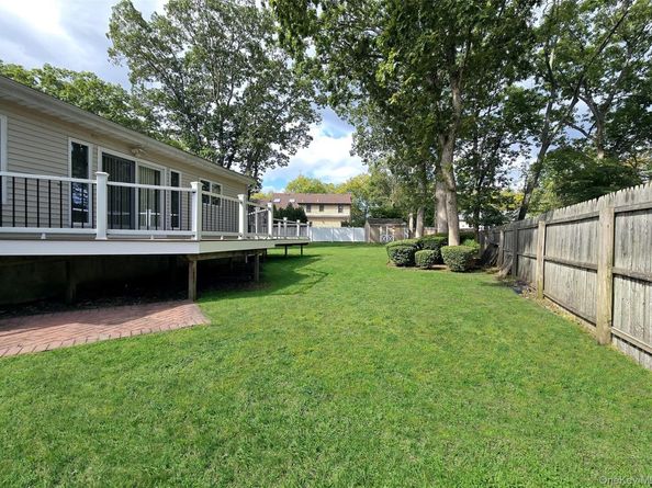 3 Candlestick Court, Dix Hills NY 11746
