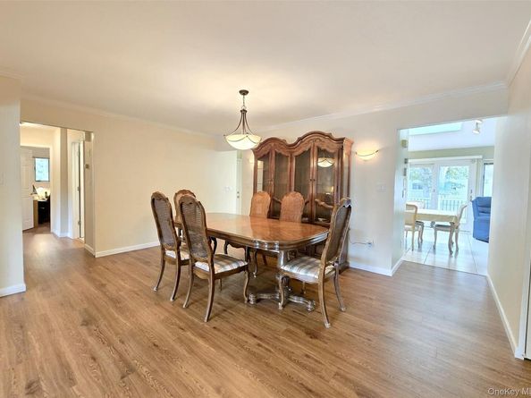 3 Candlestick Court, Dix Hills NY 11746