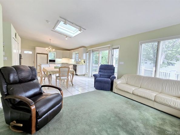 3 Candlestick Court, Dix Hills NY 11746