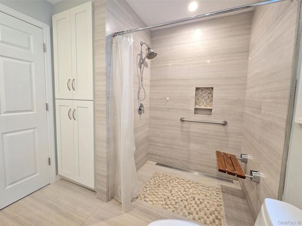 3 Candlestick Court, Dix Hills NY 11746
