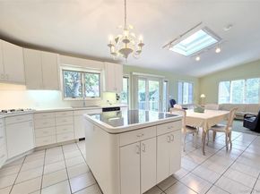 3 Candlestick Court, Dix Hills NY 11746