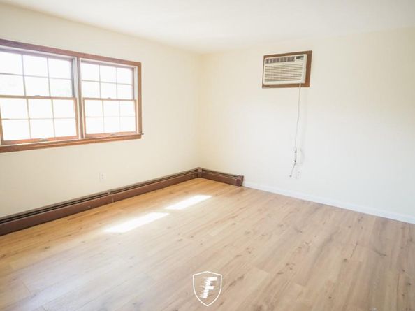6 Waltie Court, West Babylon NY 11704