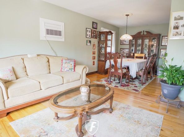 6 Waltie Court, West Babylon NY 11704