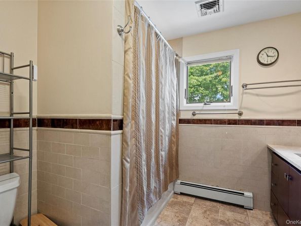 15 Cedar Drive, Plainview NY 11803
