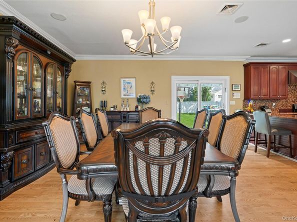 15 Cedar Drive, Plainview NY 11803