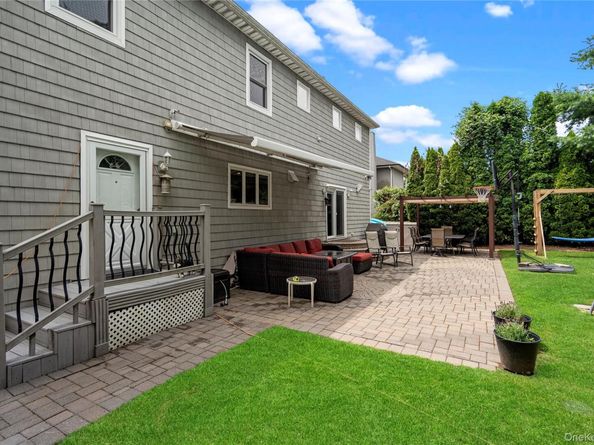 15 Cedar Drive, Plainview NY 11803