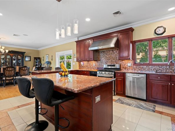 15 Cedar Drive, Plainview NY 11803