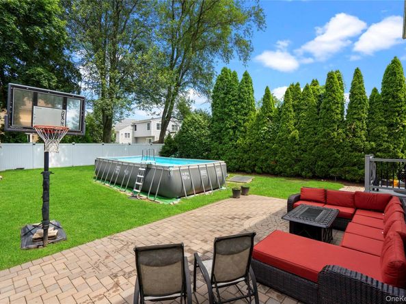 15 Cedar Drive, Plainview NY 11803