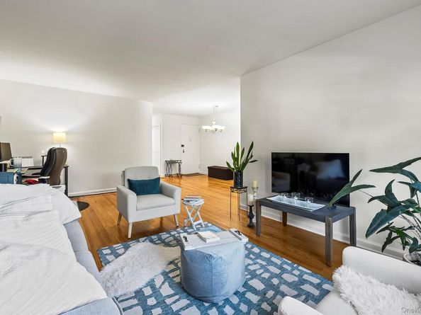 102 Lawn Terrace 2B, Mamaroneck NY 10543