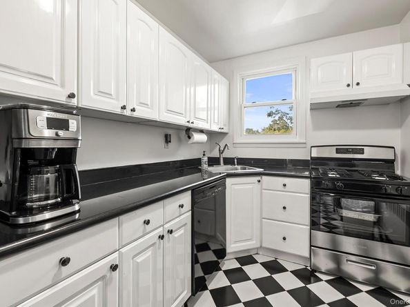102 Lawn Terrace 2B, Mamaroneck NY 10543