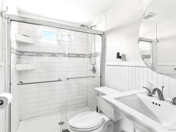 35 Rose Street, Hauppauge NY 11788