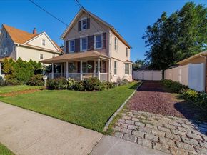 7 Waverly Place, Rockville Centre NY 11570