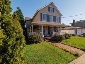 7 Waverly Place, Rockville Centre NY 11570