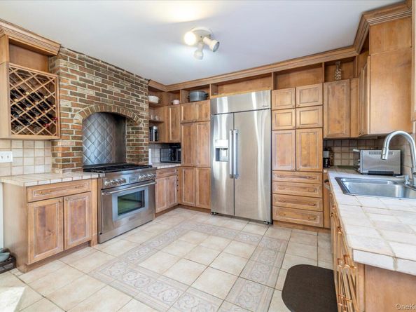 7 Waverly Place, Rockville Centre NY 11570
