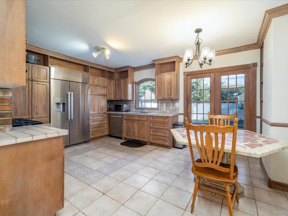 7 Waverly Place, Rockville Centre NY 11570