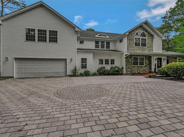 144 South Path, Calverton NY 11933