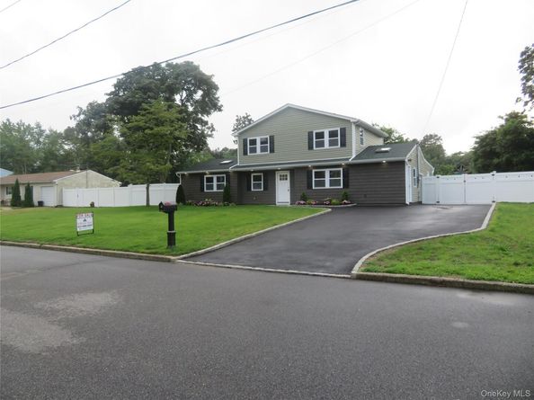 22 Shamrock Lane, Centereach NY 11720