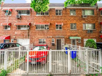 1068 Pugsley Avenue