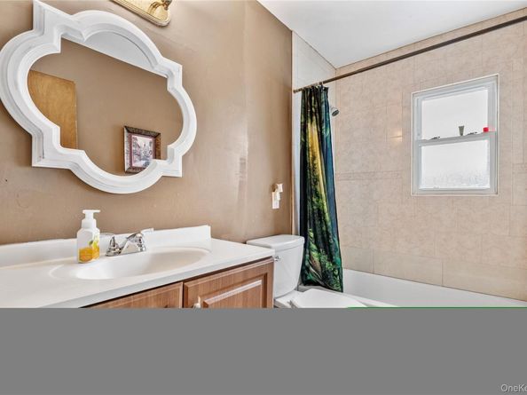7 Ramsey Road, Plainview NY 11803