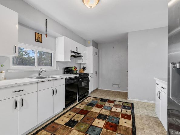 7 Ramsey Road, Plainview NY 11803