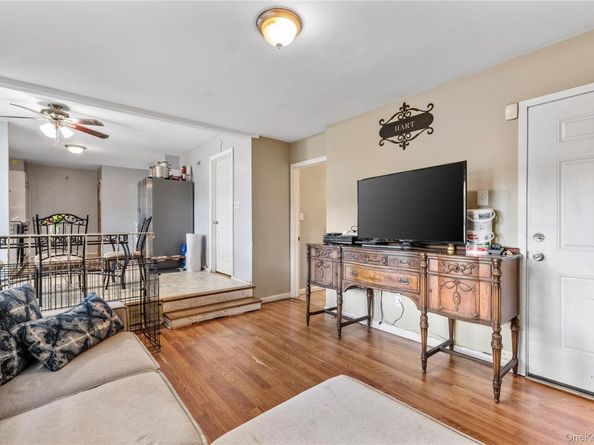 7 Ramsey Road, Plainview NY 11803