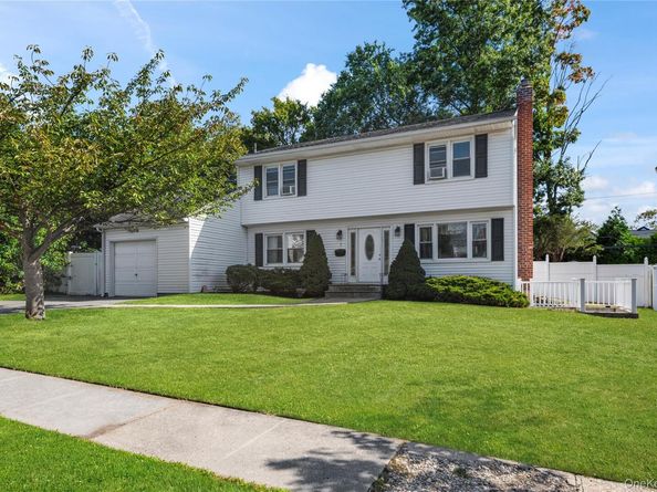 7 Ramsey Road, Plainview NY 11803