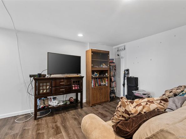 7 Ramsey Road, Plainview NY 11803
