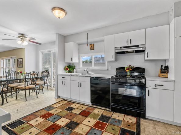 7 Ramsey Road, Plainview NY 11803