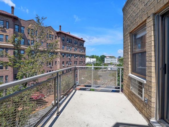 5 Schenck Avenue 3K, Great Neck NY 11021