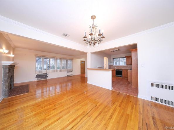 75-59 195th Street, Fresh Meadows NY 11366