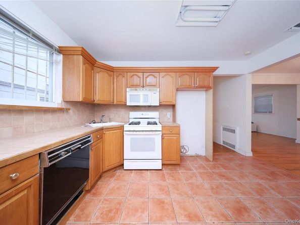 75-59 195th Street, Fresh Meadows NY 11366