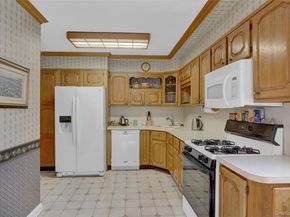 54 Nugent Street, New Hyde Park NY 11040