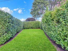 54 Nugent Street, New Hyde Park NY 11040