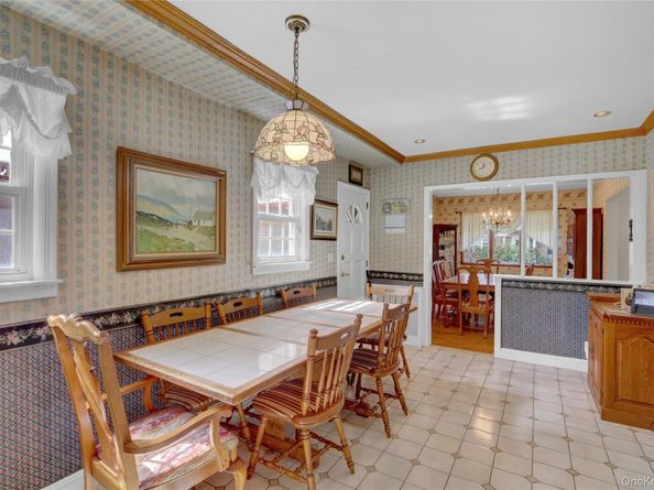 54 Nugent Street, New Hyde Park NY 11040