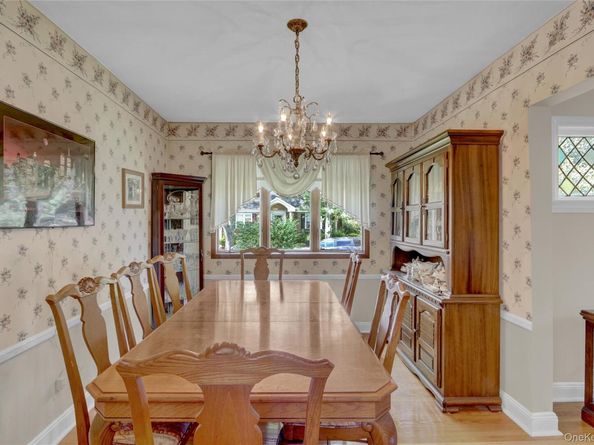 54 Nugent Street, New Hyde Park NY 11040