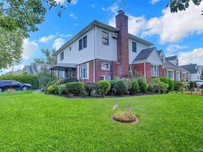 54 Nugent Street, New Hyde Park NY 11040