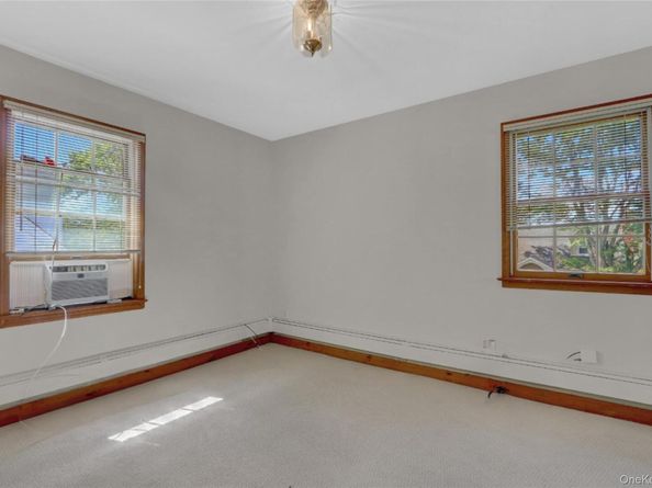 54 Nugent Street, New Hyde Park NY 11040