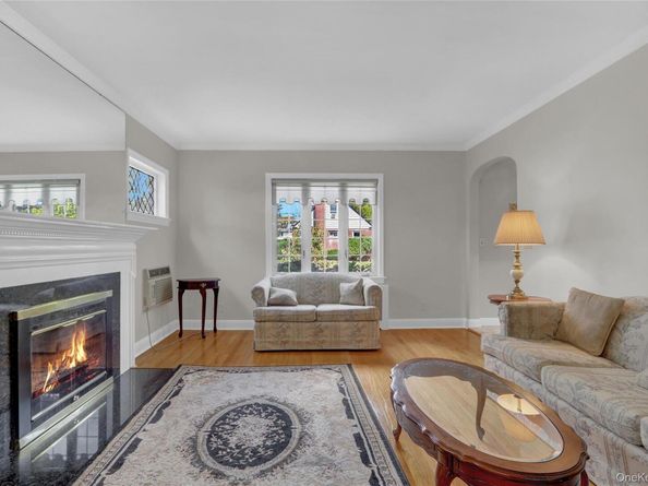 54 Nugent Street, New Hyde Park NY 11040