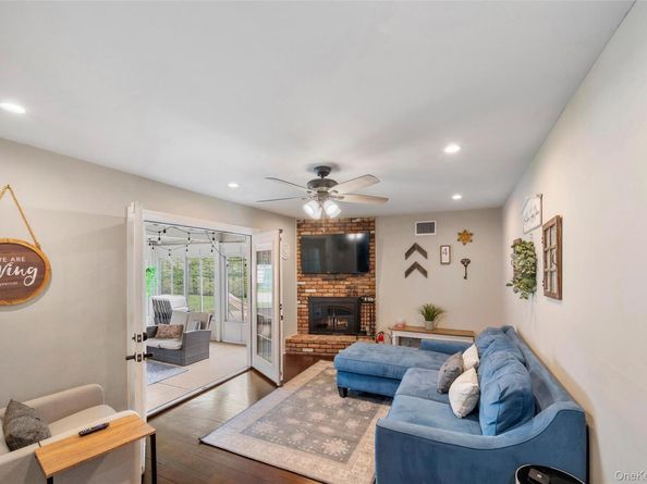 25 Hilltop Drive, Mount Sinai NY 11766