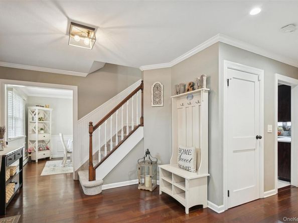 25 Hilltop Drive, Mount Sinai NY 11766